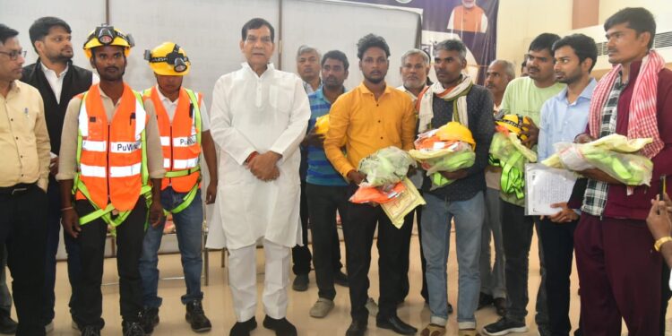 Urban Development and Energy Minister A.K. Sharma Handed Over Safety Equipment to Electricity Workers During Mau Visit