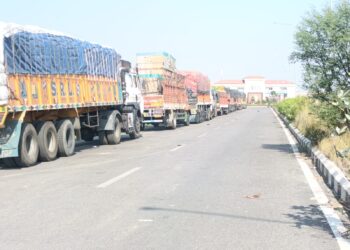 Truck Drivers and CHAs Protest Increased Parking Charges at ICP Rupaidiha