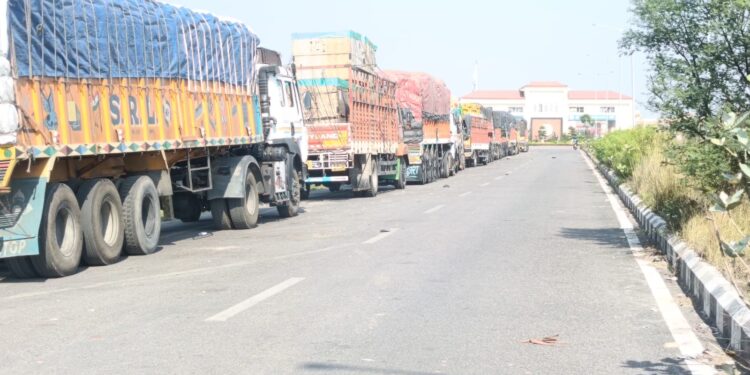 Truck Drivers and CHAs Protest Increased Parking Charges at ICP Rupaidiha
