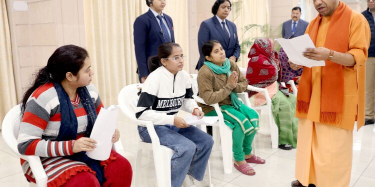 Mother seeks urgent help at Janata Darshan: CM Yogi orders immediate treatment for ailing child