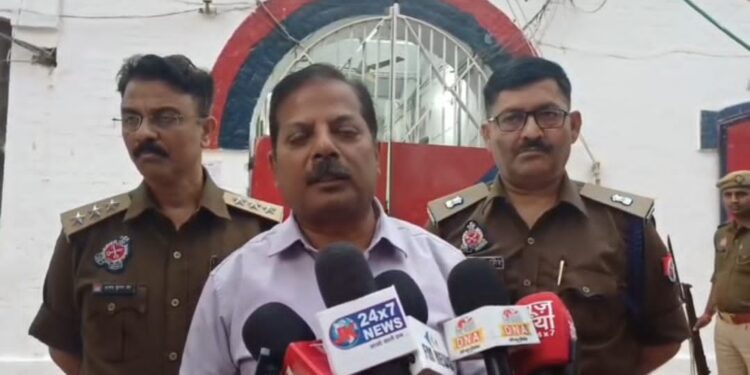 DIG conducts surprise inspection of District Jail, seeks explanation from jail administration on illegal extortion