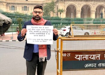 “When will the damaged Sanjay Setu finally be rebuilt?” The question echoed outside the Assembly