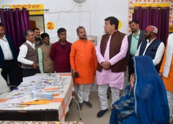 Minister A.K. Sharma Conducts Surprise Inspection of Primary Health Center Suggi Chaura