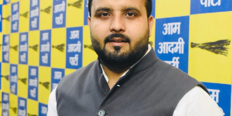 Attack on Crumbling Health System: 8,689 Doctor Posts Vacant in UP Hospitals, Says AAP