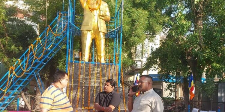 Municipal Commissioner and Corporation Officials Paid Floral Tribute to Babasaheb