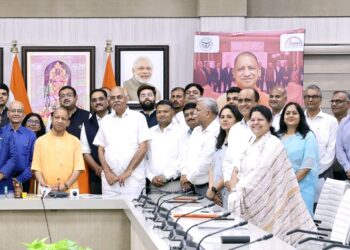 CM Wished Investors Success In UP, Said- Your Investment is linked to the trust of 25 Crore People
