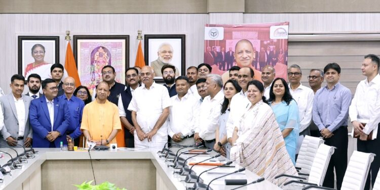 CM Wished Investors Success In UP, Said- Your Investment is linked to the trust of 25 Crore People