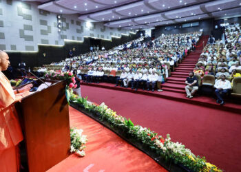 Yogi Govt major decision: Dress Code to be made mandatory in universities and Colleges