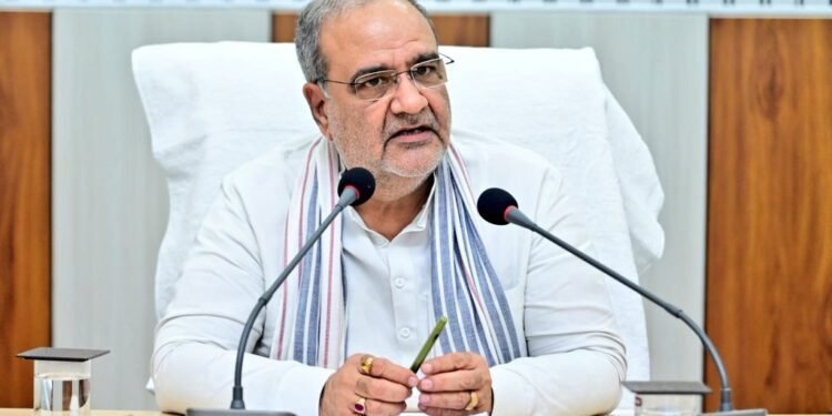 Minister Bhupendra Chaudhary Emphasizes Delivering Benefits of MSME Schemes to the Last Person