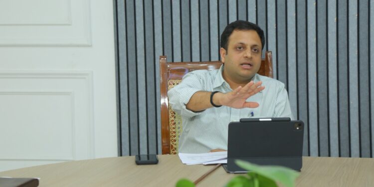 Joint Action By All Concerned Departments is Essential To Make Roads Dust-Free: DM