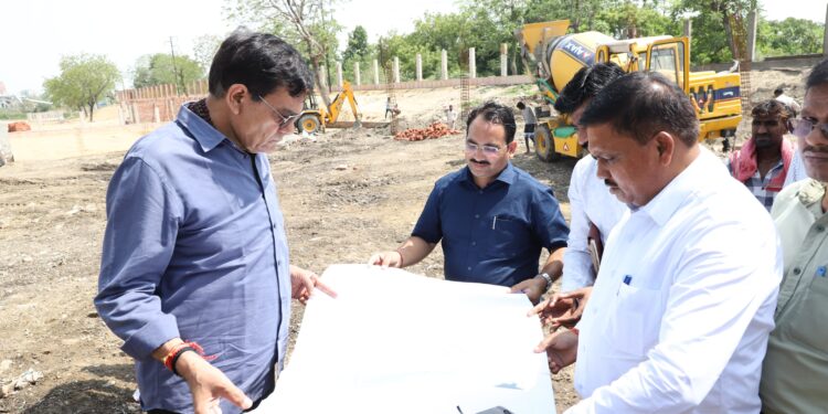 Green Development and Waterlogging-Free Lucknow: Minister A.K. Sharma Inspects Multiple Development Projects