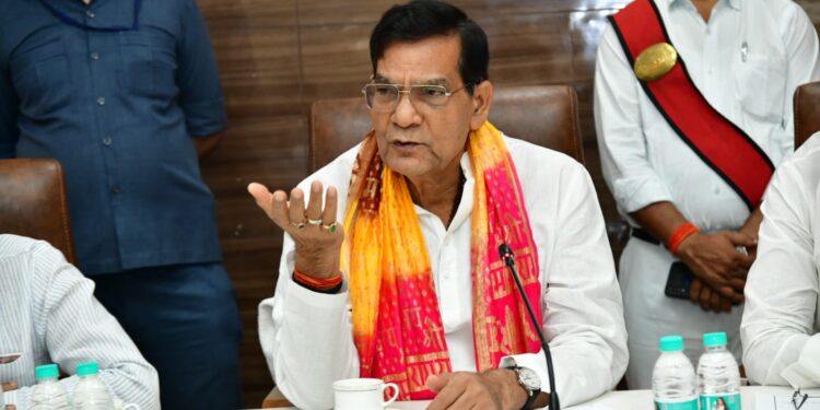 Energy and Development Works Reviewed in Prayagraj, Minister A.K. Sharma Issues Strict Instructions to Officials