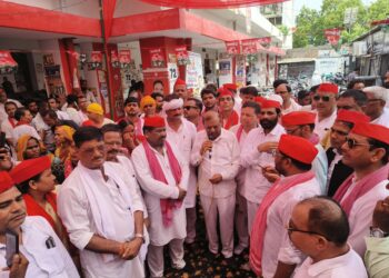 SP Strong Protest in Mohanlalganj Against Inflation, Corruption and Women Exploitation