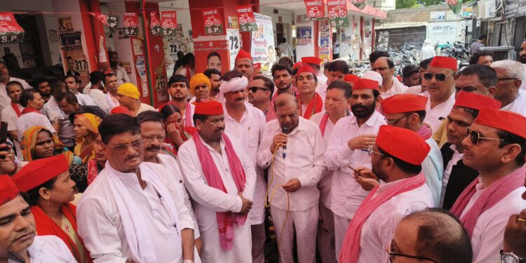SP Strong Protest in Mohanlalganj Against Inflation, Corruption and Women Exploitation