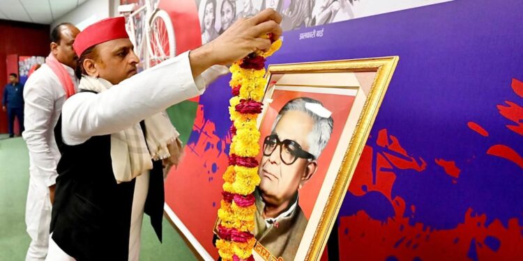 Akhilesh Yadav Pays Tribute To SP Founder State President Ram Sharan Das Gurjar on His 99th Birth Anniversary