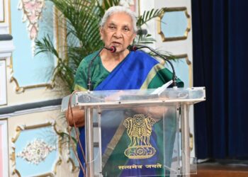Governor Anandiben Patel Pays Tribute to Swami Vivekananda, Calls for Commitment to Building a Developed India