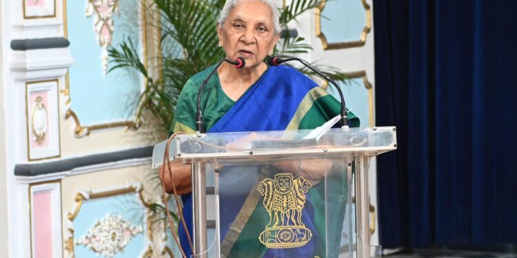 Governor Anandiben Patel Pays Tribute to Swami Vivekananda, Calls for Commitment to Building a Developed India