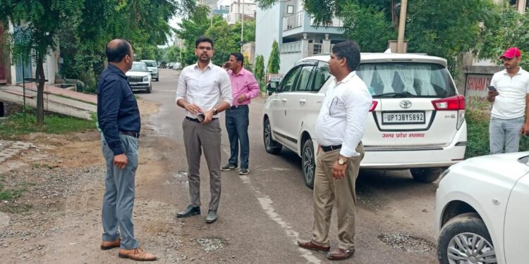 Senior Officials Take Charge to Maintain Sanitation in Greater Noida Amid Sanitation Workers Strike
