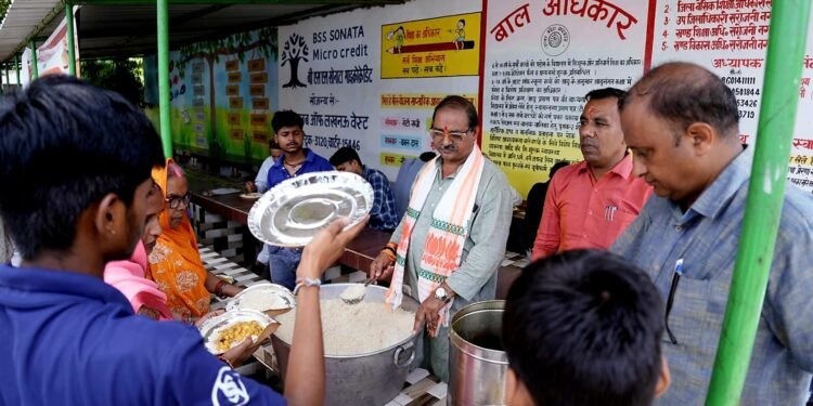 MLA Rajeshwar Singh ‘Aapka Vidhayak, Aapke Dwar’ Reaches 184th Week
