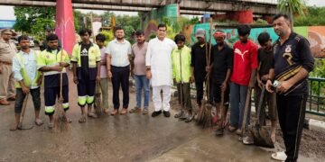 Minister A.K. Sharma Reviews Drainage Situation Amid Record Rainfall in Lucknow